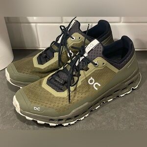 On CloudUltra running shoes Sz9